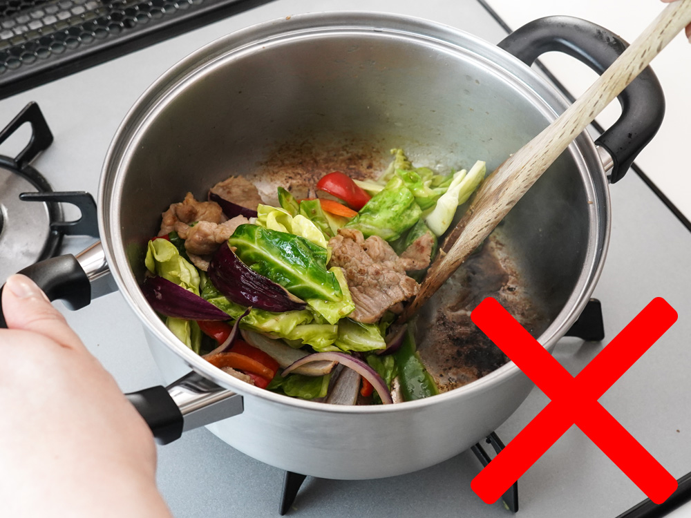 ステンレス鍋を炒める調理には使用しないで下さい